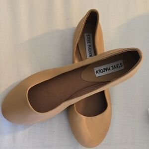 Steve Madden P-Heavenn Beige Closed Flats & Ballerinas